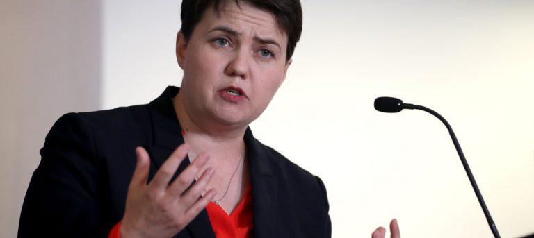 Europarlamentarele ar putea aduce un regres şi mai puternic principalelor partide britanice (Ruth Davidson)