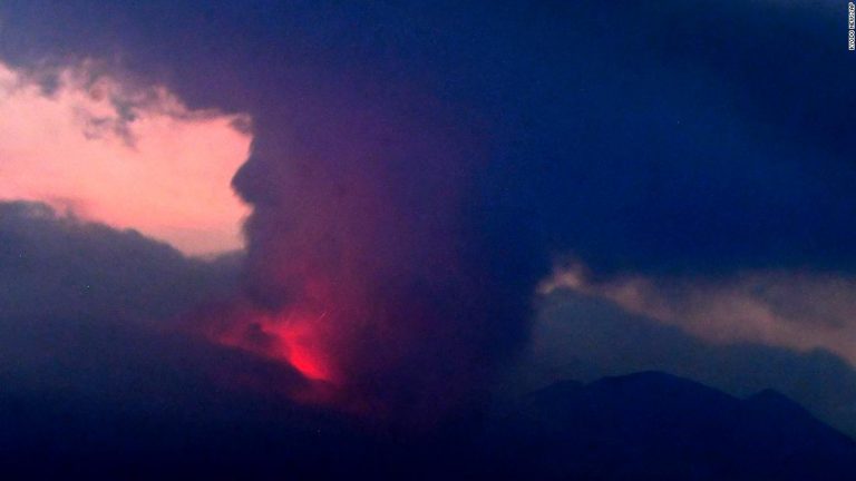 Vulcanul Sakurajima din sud-vestul Japoniei a intrat în erupţie