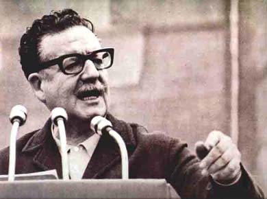 Omagiu adus fostului preşedinte chilian Allende, la un an de la declanşarea crizei sociale