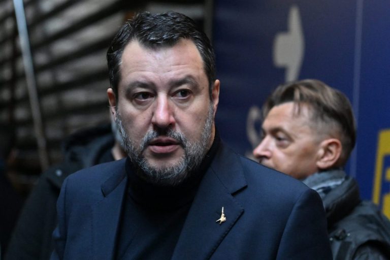 Salvini îi sugerează lui Macron să se ‘trateze’, după ce preşedintele francez a reluat ideea trimiterii de trupe în Ucraina