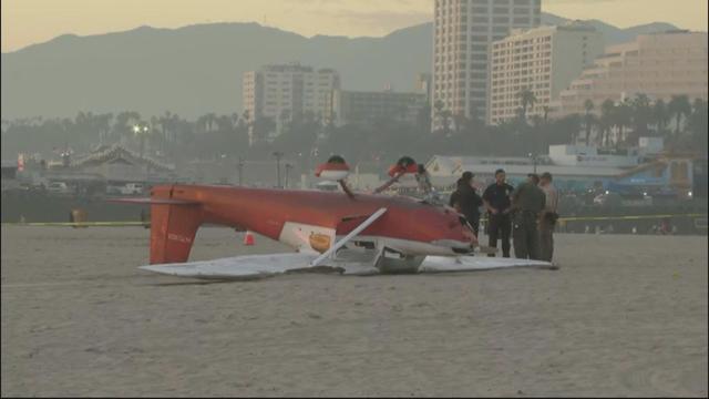 Un avion de mici dimensiuni s-a prăbușit pe plaja Santa Monica