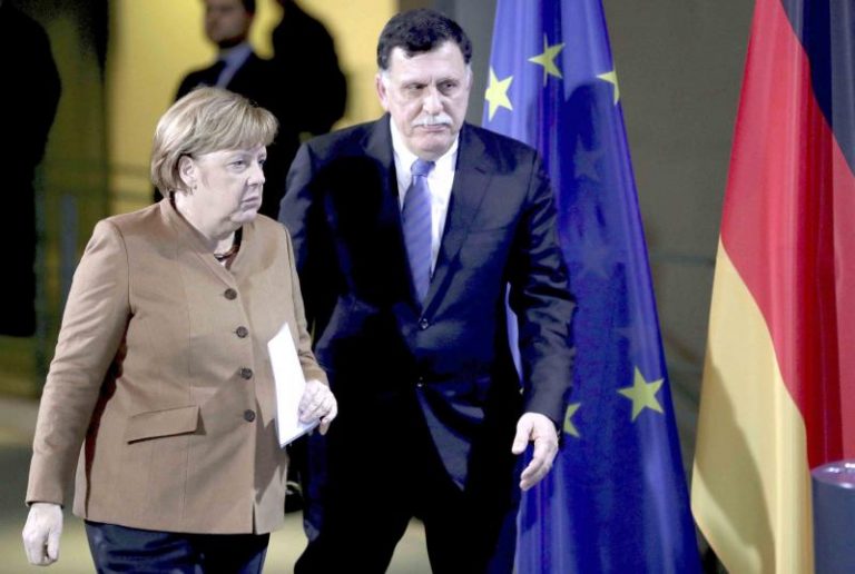 Merkel i-a cerut premierului libian Sarraj să semneze acordul de încetare a focului