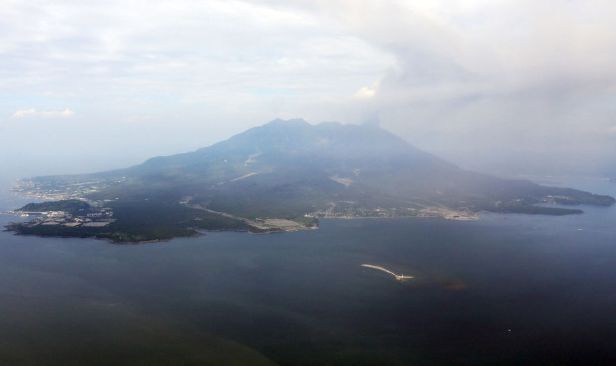 Un vulcan de pe insula japoneză Satsumaio a erupt