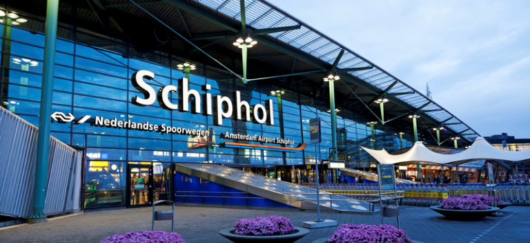 228 de zboruri europene vor fi anulate pe aeroportul Schiphol din Amsterdam din cauza unei furtuni