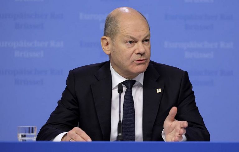 Scholz: Germania nu va participa la iniţiativa furnizării de avioane militare Ucrainei