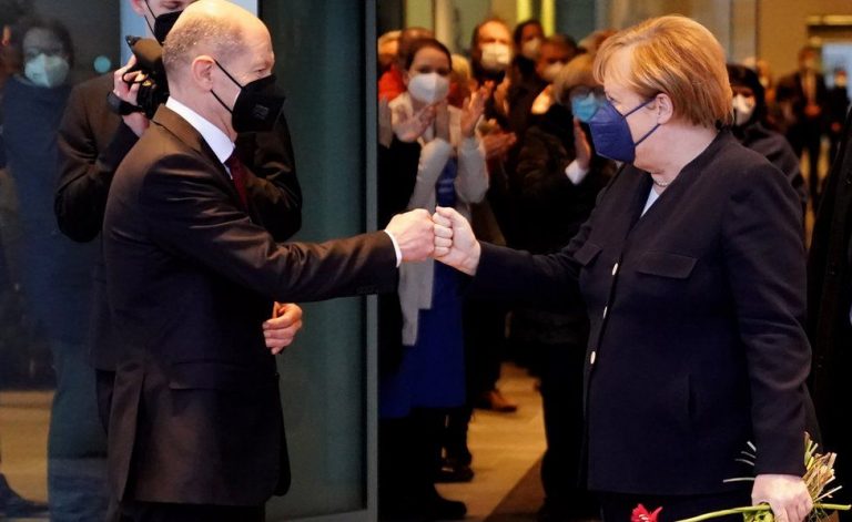 Scholz preia ştafeta de la Merkel şi promite să-şi consacre ‘forţele binelui poporului german’