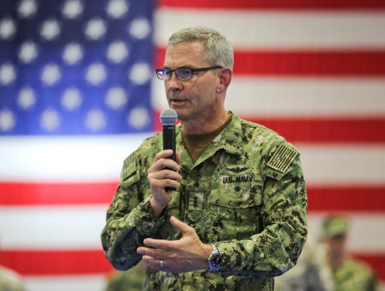 Şeful de operaţiuni al US Navy în Orientul Mijlociu, găsit mort în Bahrein
