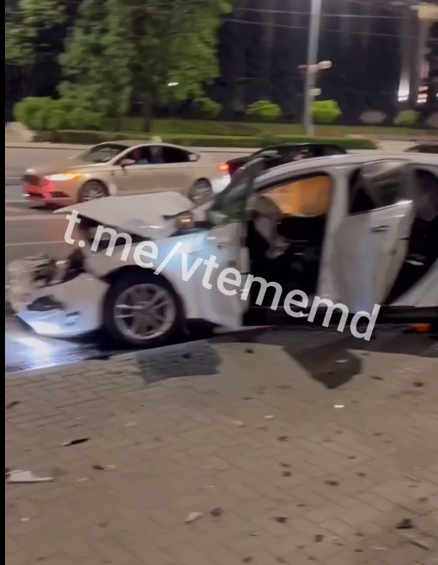 VIDEO/ Accident grav pe bulevardului Ștefan cel Mare intersecție cu strada Pușkin din capitală