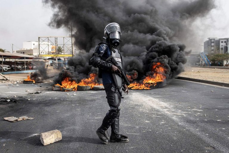 Proteste violente în Senegal: mai multe persoane au murit, rețelele de socializare au fost închise