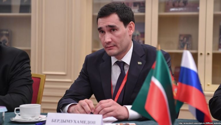 Fiul preşedintelui turkmen Gurbangulî Berdîmuhamedov candidează la alegerile prezidenţiale din martie, pentru a-l înlocui pe tatăl său
