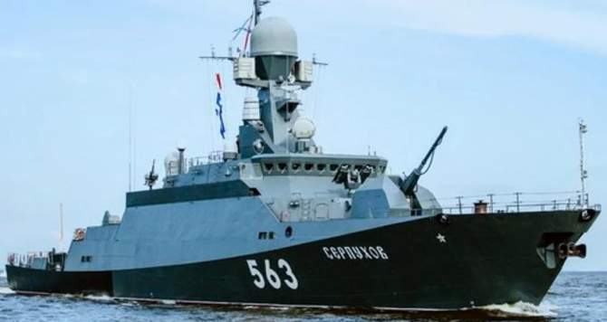 O navă purtătoare de rachete rusească a luat foc în apropiere de Kaliningrad – VIDEO
