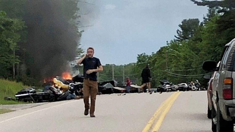 Şapte morți după ce o camionetă a intrat în coliziune cu un grup de motociclişti în statul american New Hampshire