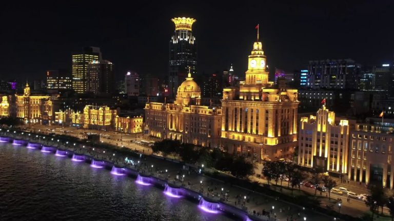Shanghai va opri temporar iluminatul decorativ din perimetrul celebrului său bulevard Bund pentru a economisi energie