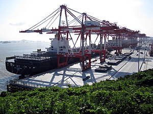 14 persoane date dispărute după ce două nave s-au ciocnit în portul Shanghai