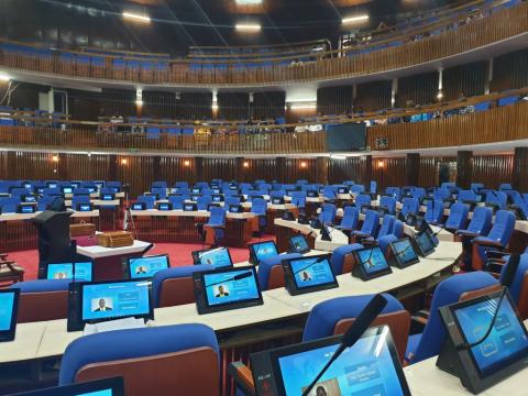 O ședință a Parlamentului din Sierra Leone a degenerat într-o încăierare