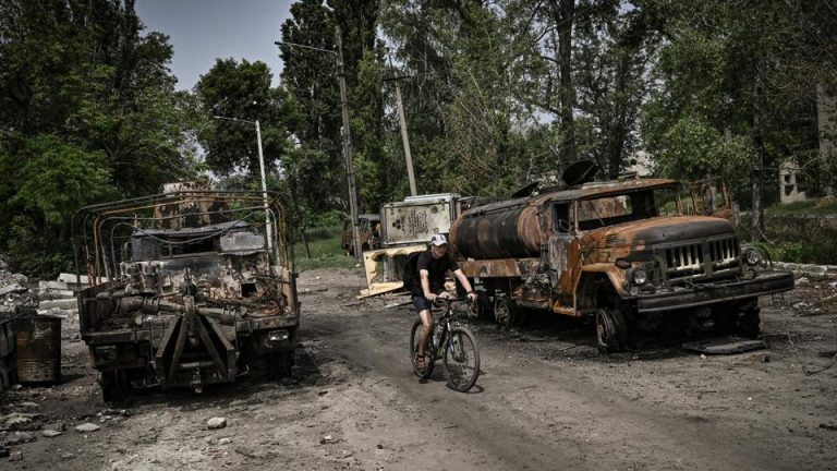 Incendiu puternic după bombardarea uzinei ucrainene Sievierodonetsk