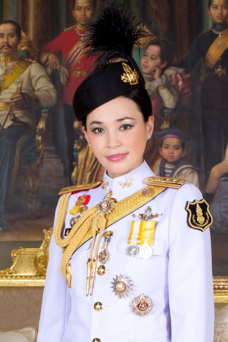 Concubina regelui thailandez ar fi fost înălţată în rang de ziua ei de naştere