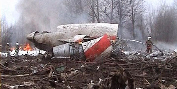 Anchetatori polonezi reexaminează epava avionului prezidenţial prăbuşit în vestul Rusiei în urmă cu opt ani