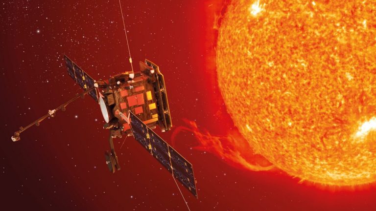 Solar Orbiter a transmis imagini inedite ale Soarelui (VIDEO)