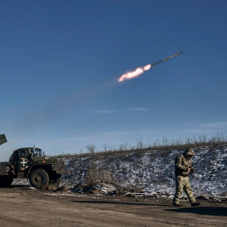 Armata ucraineană a remarcat la Soledar o nouă tactică de atac rusească şi are nevoie de tancuri occidentale