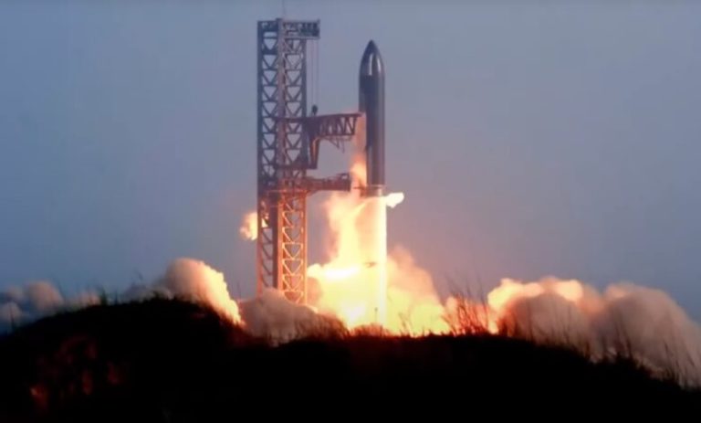 VIDEO SpaceX a efectuat al patrulea test al celei mai grele rachete și nave spațiale din istorie, Starship 