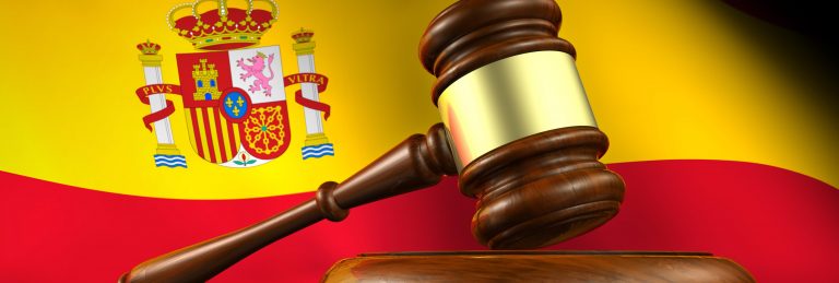 Înalta Curte spaniolă decide în favoarea unui bărbat amendat după ce a mers gol pe stradă