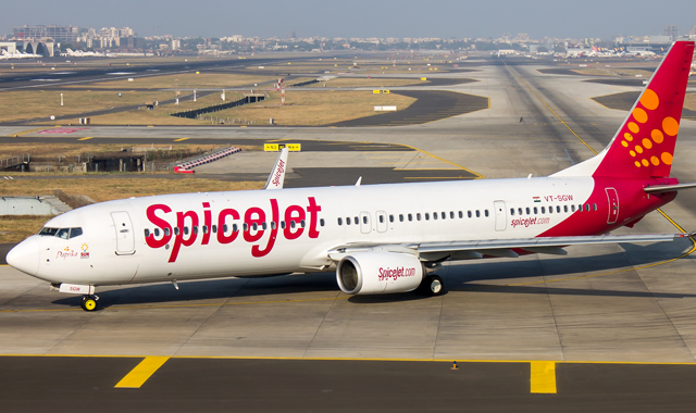 Sute de pasageri ai SpiceJet în India, blocaţi în avioane în urma unei ‘tentative’ de atac cibernetic