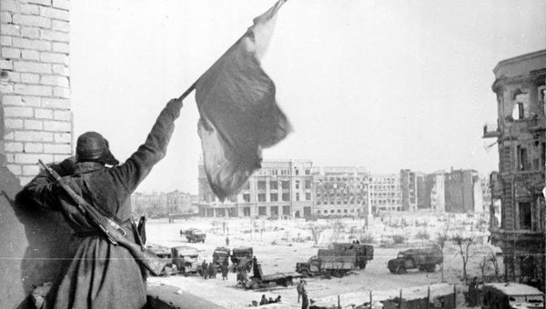 Aproximativ o jumătate de milion de ruși au sărbătorit aniversarea de 75 de ani a Bătăliei de la Stalingrad