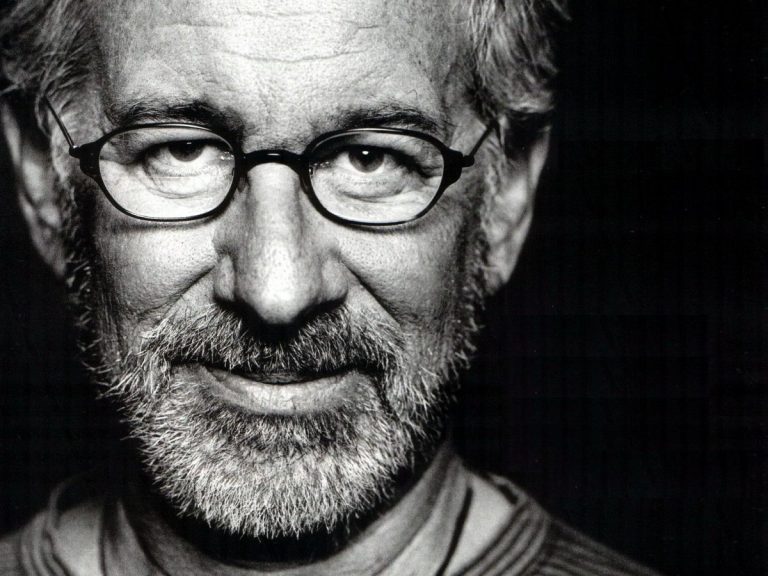 Steven Spielberg va filma un remake al celebrului film ”West Side Story”, având la bază versiunea semnată de dramaturgul Tony Kushner