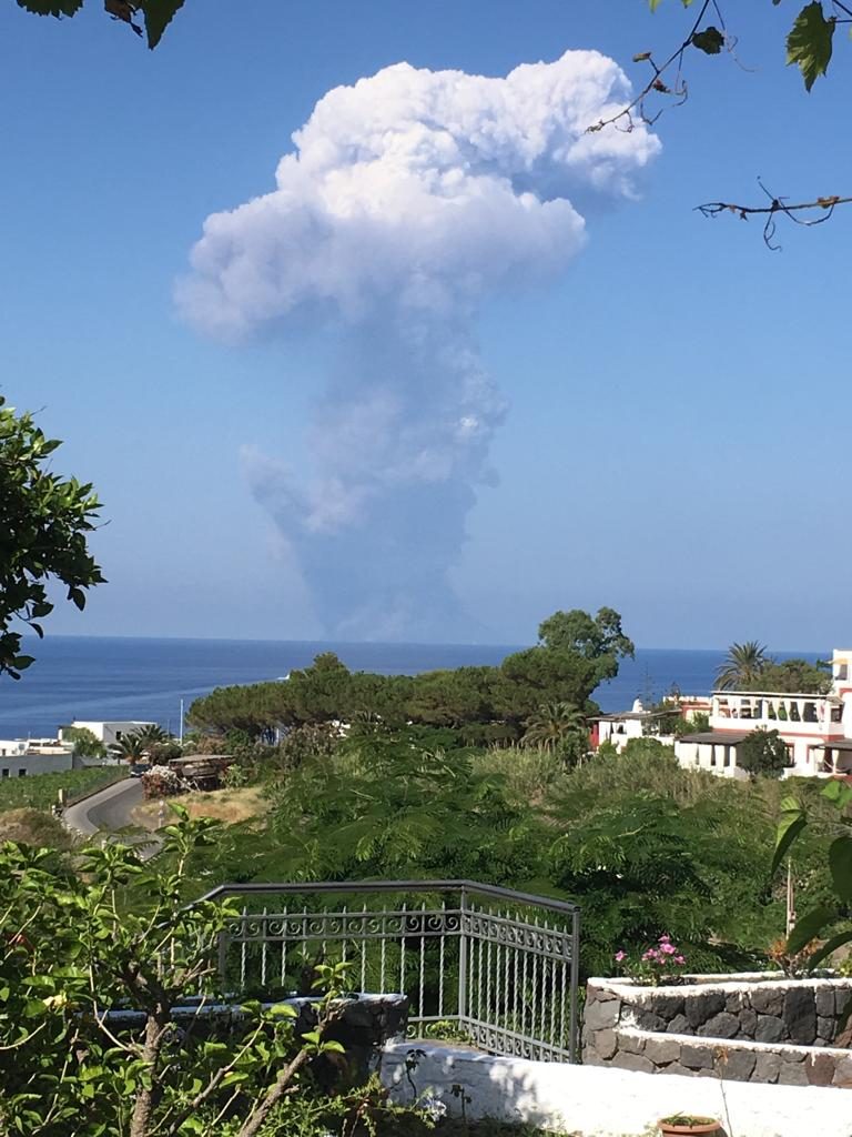 O persoană a decedat în timpul erupției vulcanului de pe insula italiană Stromboli