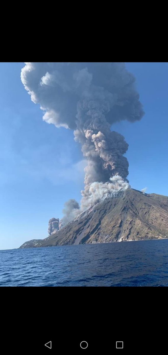 Erupţie a unui vulcan de pe insula italiană Stromboli – VIDEO