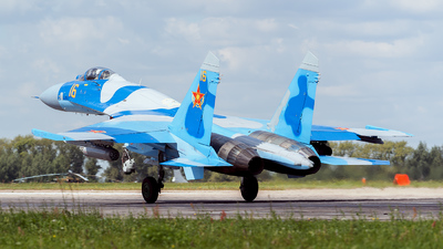 Un avion de vânătoare Su-27 s-a prăbuşit în timpul manevrelor cu SUA în Ucraina