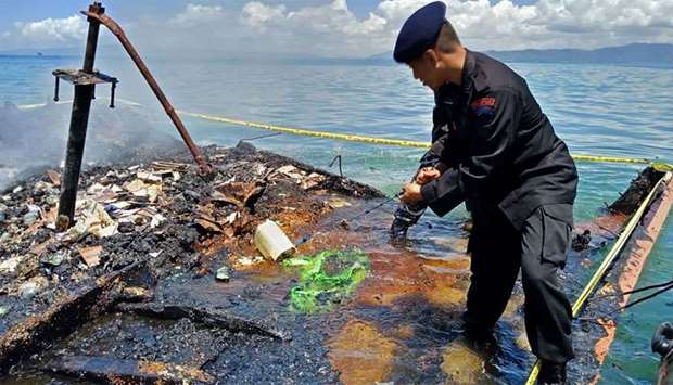 Incendiu la bordul unui feribot din largul Insulei indoneziene Sulawesi- Cel puţin şapte morţi
