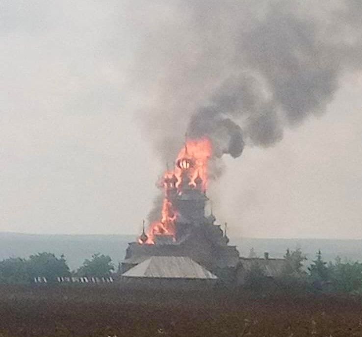 Oficialii ucraineni și ruși se acuză între ei pe tema incendiului de la mănăstirea construită în anul 1526