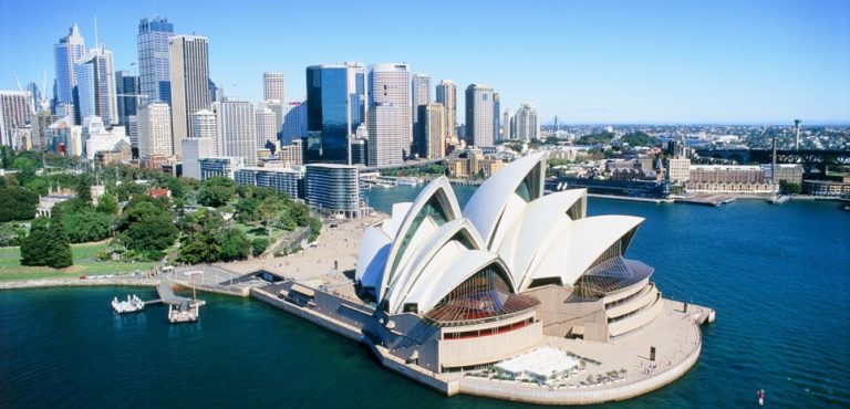 Valul de căldură care afectează orașul australian Sydney a provocat moartea a ”mii” de lilieci