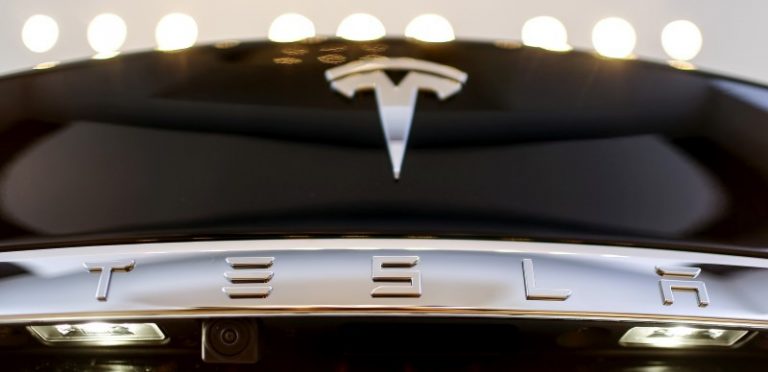Acţiunile Tesla scad, în urma livrărilor trimestriale sub aşteptări