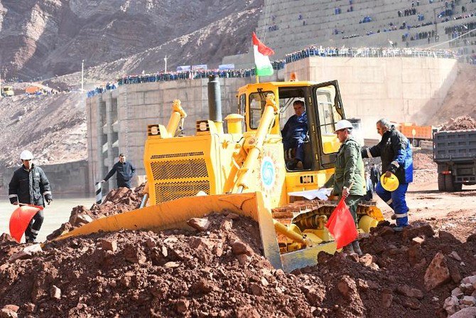 Clericii din Tadjikistan le cer constructorilor care lucrează la un baraj să nu respecte Ramadanul