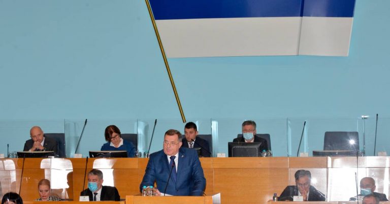 Parlamentul sârbilor bosniaci face un pas concret spre separatism