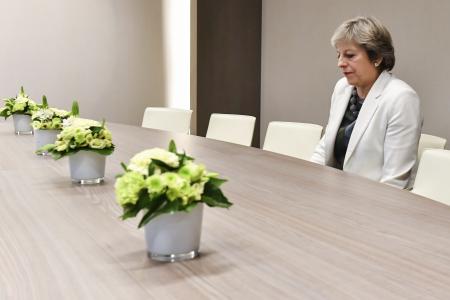 VIRAL pe INTERNET – O fotografie cu Theresa May la Bruxelles a devenit ținta glumelor