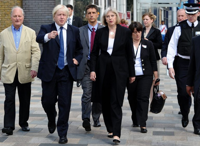 Boris Johnson nu ratează niciun moment de a o ataca pe premierul May şi planul ei pentru Brexit