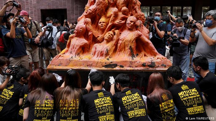 O universitate din Hong Kong a dărâmat o statuie dedicată victimelor represiunii din Piaţa Tiananmen