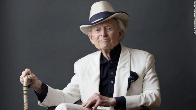 Scriitorul american Tom Wolfe a murit la 87 de ani