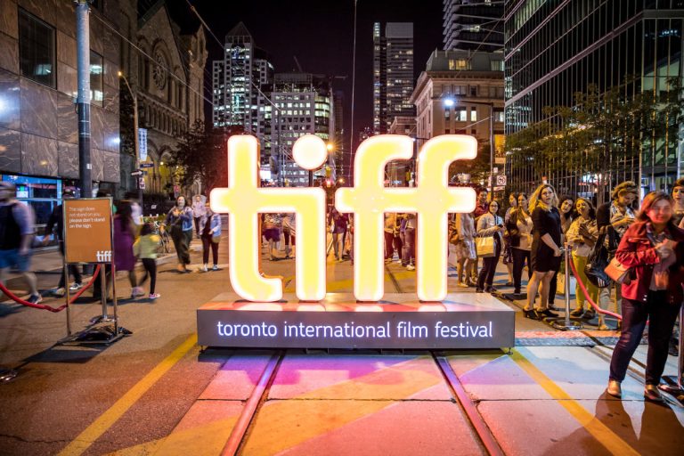 Lungmetraje cu Pamela Anderson, Jennifer Lopez şi Jude Law, în programul Festivalului Internaţional de Film de la Toronto