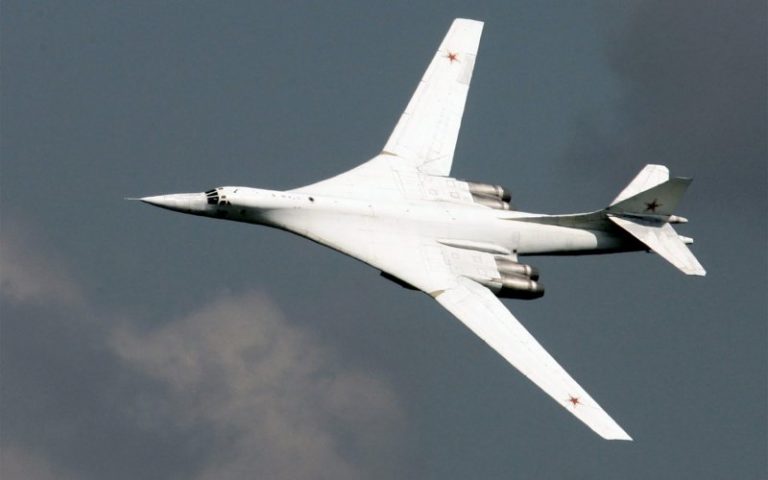 Versiunea modernizată a bombardierului Tupolev-160 va consolida puterea militară a Rusiei (Vladimir Putin)