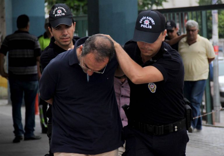 TSUNAMI-ul de arestări continuă în Turcia. Ankara a emis mandate pentru 70 de militari