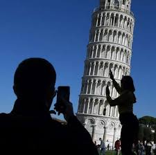 Turnul din Pisa s-a redeschis vizitatorilor. Turiştii pot cumpăra bilete cu valabilitate de un an
