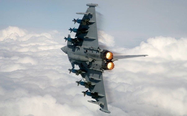 Aeronave britanice Typhoon au fost mobilizate pentru a intercepta aeronave ruseşti