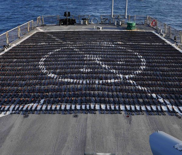 Marina militară americană a interceptat un transport de arme din Iran către Yemen