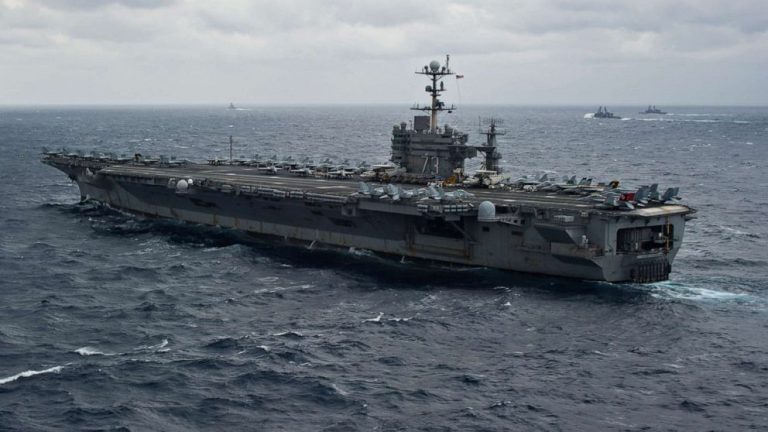 Peste 200 de marinari se mută de pe portavionul USS George Washington după mai multe sinucideri