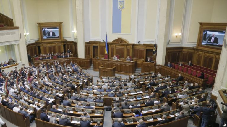 Parlamentul de la Kiev face loc pentru promulgarea legii privind limba ucraineană